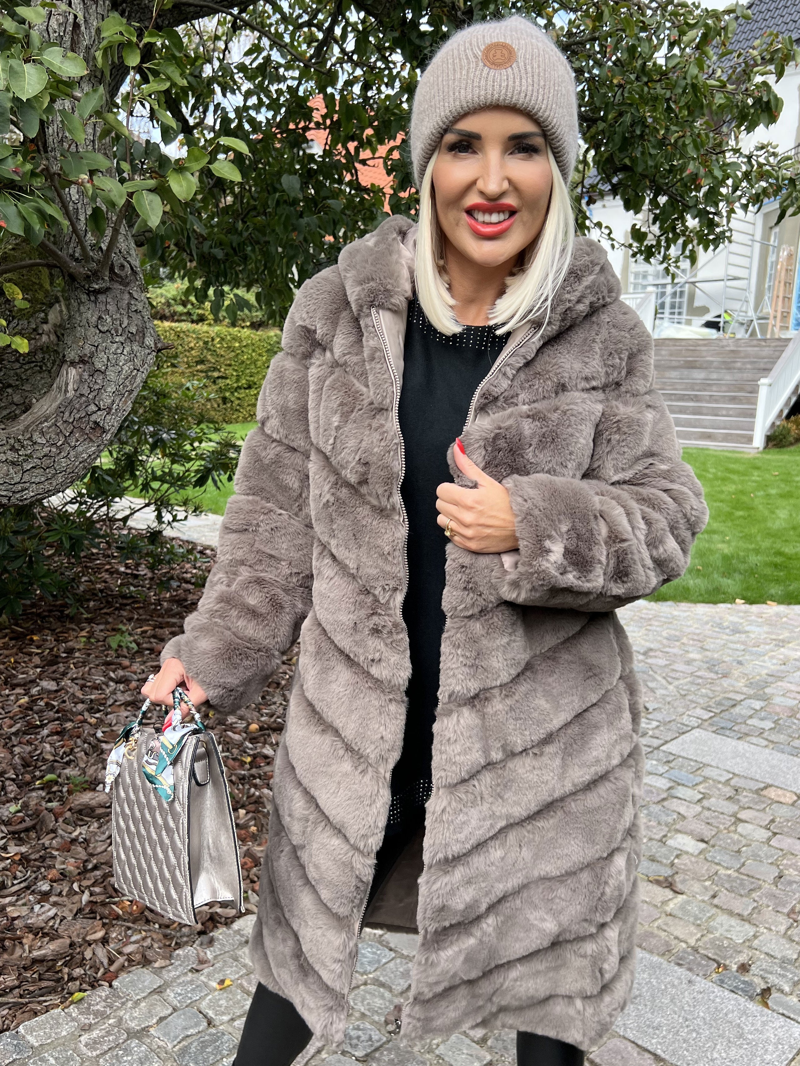 Haley - Snygg päls med huva i falsk päls - Taupe